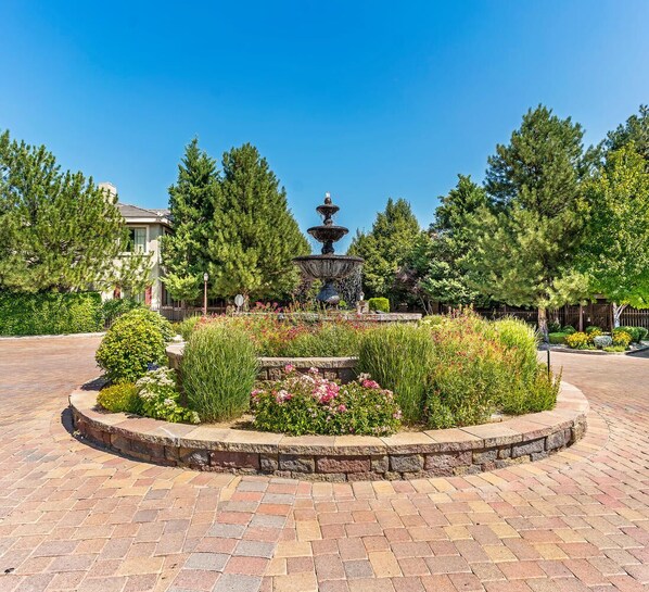 Property grounds - Luxury Modern Condo with Resort-Style Amenities & Stunning Mountain Views (Reno)
