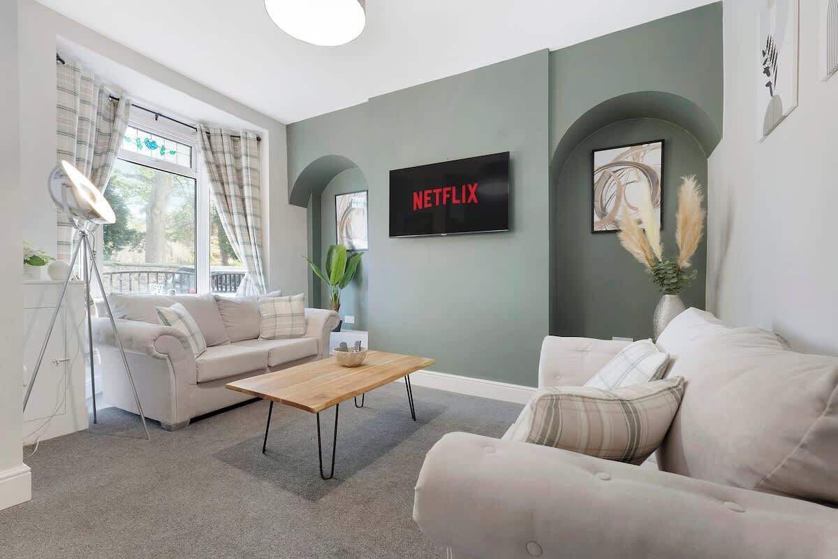 Unwind in our open-plan living and dining area, complete with a Smart TV and a plush sofa for ultimate comfort.