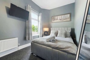 2 slaapkamers, een strijkplank/strijkijzer, wifi, beddengoed
