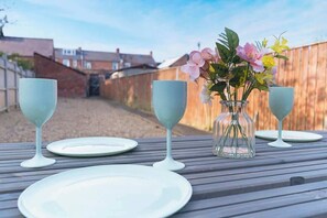 تناول الطعام بالخارج