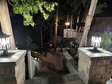 Terrace/patio. Cozy Private Waterfront Cottage at Lake Simcoe