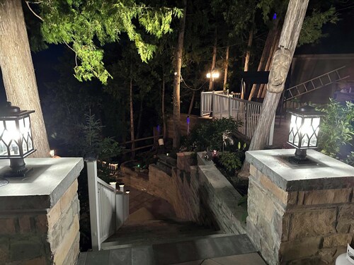 Cozy Private Waterfront Cottage at Lake Simcoe