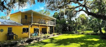 Shady Oaks River House 4-bedroom with a Dock in enchanting LaBelle