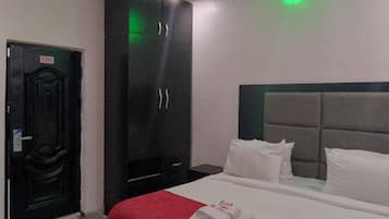 Desk, laptop workspace, free WiFi