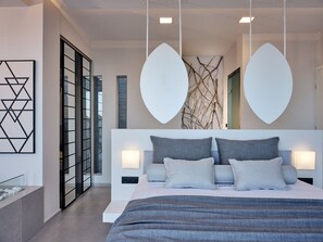 1 quarto, cofres nos quartos, ferros/tábuas de passar roupa