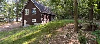 Charming Lakefront Apartment with Stunning Views and Cozy Amenities