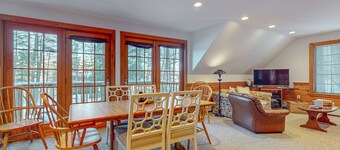 Charming Lakefront Apartment with Stunning Views and Cozy Amenities