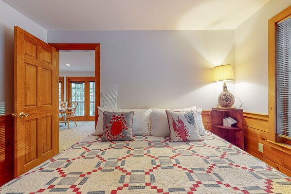 2 bedrooms, iron/ironing board, Internet, bed sheets