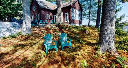 Tranquil Lakefront Retreat with large outdoor patio, beach and Stunning Views