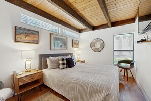 2 slaapkamers, een strijkplank/strijkijzer, internet, beddengoed