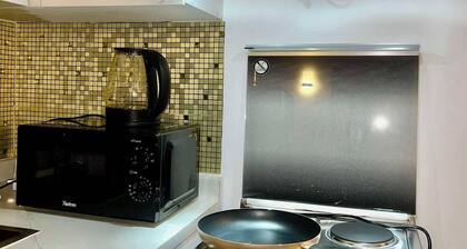 Solstiza Suite - Central condo near airport, Okada, Mall of Asia 60 with inch TV