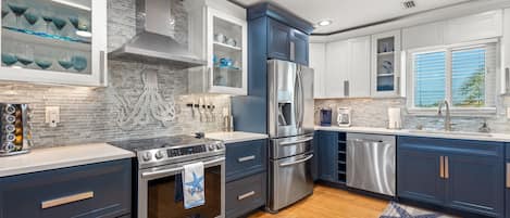 Refrigerador, microondas, horno y parrilla de estufa