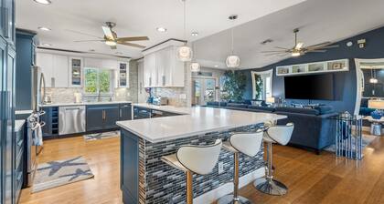 Luxurious waterfront home, pool, boat dock, fillet station, private guest suite