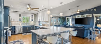 Luxurious waterfront home, pool, boat dock, fillet station, private guest suite