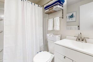 Hair dryer, towels - Dog Friendly condo w/ spacious deck, near hiking trails and ski resorts (Sugar Mountain)