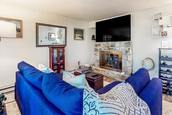 TV, fireplace