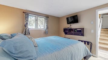 1 bedroom, iron/ironing board, internet, bed sheets