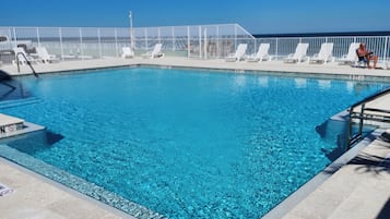 室外游泳池