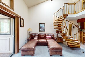 TV, fireplace, DVD player - Cozy Rustic Condo with Scenic Views & Modern Amenities in Winter Park (Winter Park)