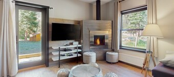 Stunning home w/ views to Kachina Peak, private W/D, ski-in/out access