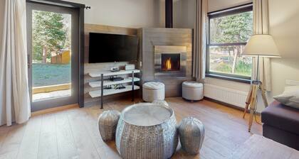 Stunning home w/ views to Kachina Peak, private W/D, ski-in/out access