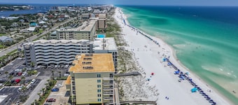 Gorgeous beachfront condo, shared pool and beach access