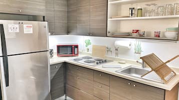 Fridge, microwave, stovetop, coffee/tea maker