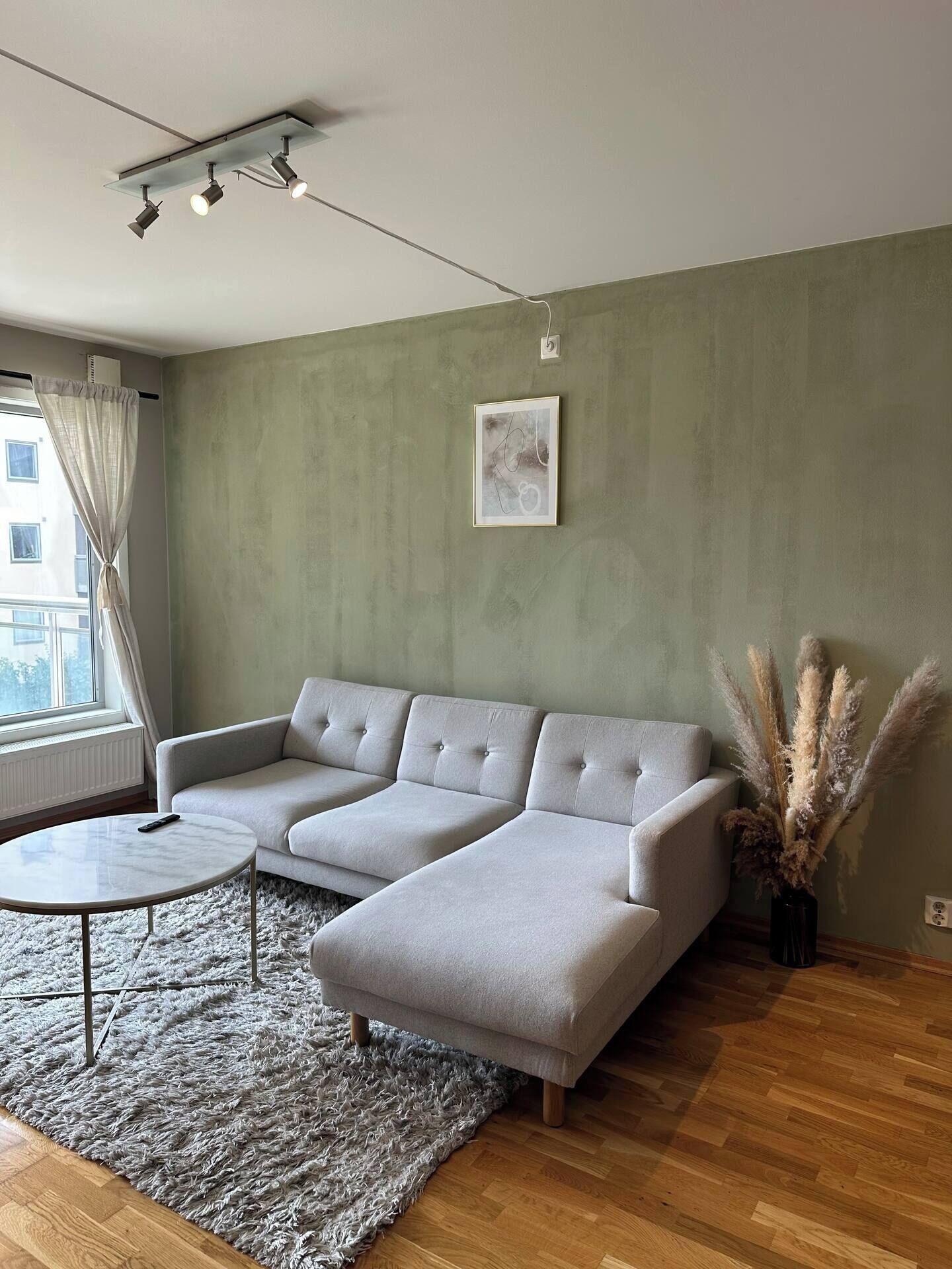 Smart TV, computer monitors