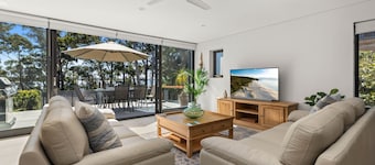 Bowie's Beach House by Experience Jervis Bay