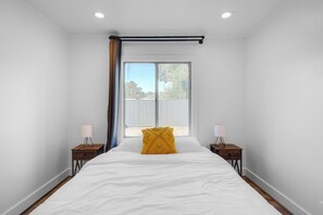 3 bedrooms, desk, iron/ironing board, WiFi