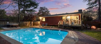Lakeview 3 BD/2 Full Bath- Hot Tub, Seasonal Pool, FirePit and Fenced Yard
