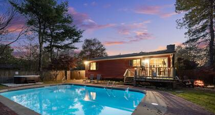 Lakeview Family Retreat: Heated Pool w/Hot Tub