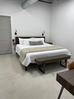 5 bedrooms, desk, iron/ironing board, travel crib