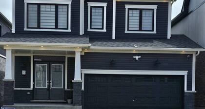 Beautiful Home backing on Welland Canals STR-289