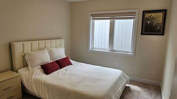 4 bedrooms, desk, iron/ironing board, travel crib