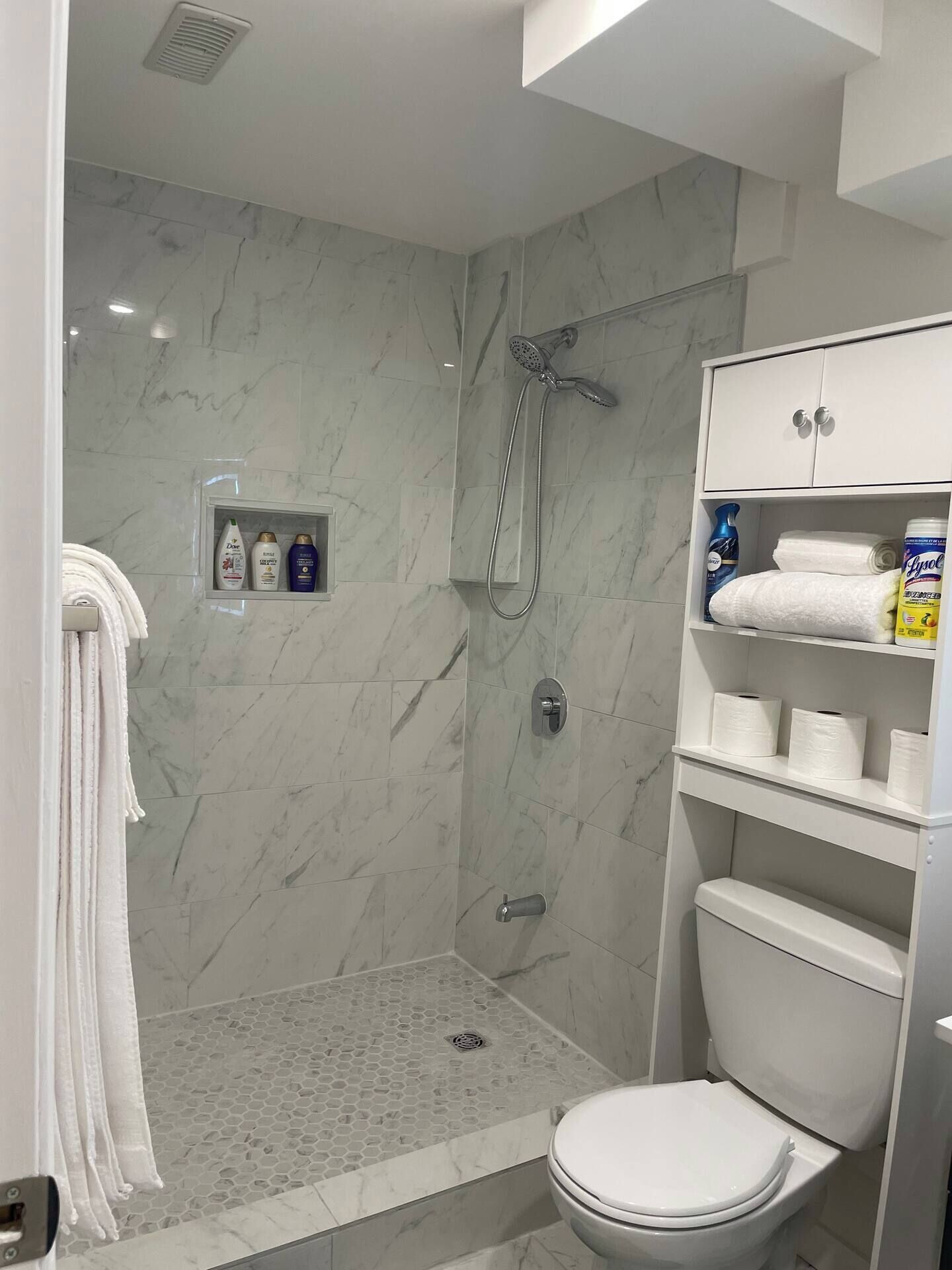 Dusche, Haartrockner, Bidet, Handtücher