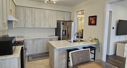 Charming 4-bedroom house with WiFi and AC in lovely Welland lic#289