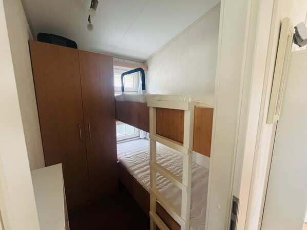 2 bedrooms