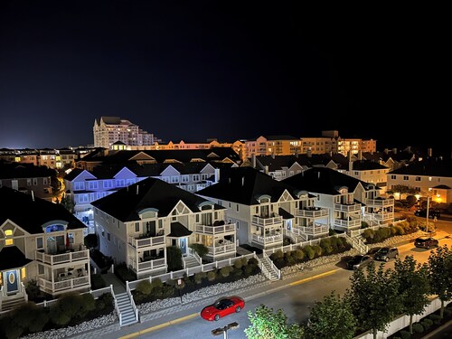 2 Minute Walk To Diamond Beach! Charming 2 BR condowith wonderful ocean views!