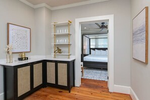 2 chambres, fer et planche à repasser, lit parapluie, Wi-Fi gratuit