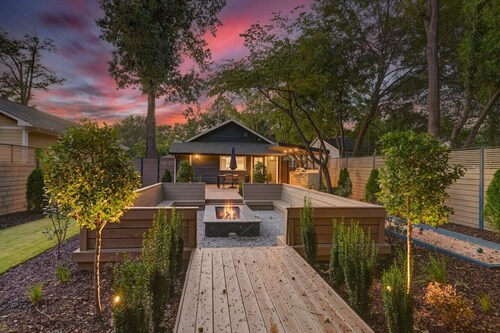 The Indigo - 2BR w/Hot Tub & Outdoor Space