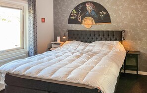 4 bedrooms, travel cot, Internet