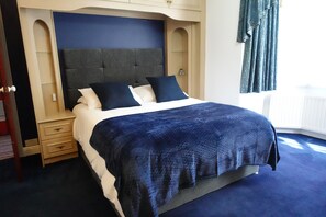 9 bedrooms, iron/ironing board, WiFi, bed sheets - Stoney Court, Sleeps 17, Near NEC, City Centre, BHX (Yardley)