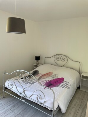 2 bedrooms, iron/ironing board, WiFi, bed sheets - Maison Avec Jardin + Terrasse (Labruguière)