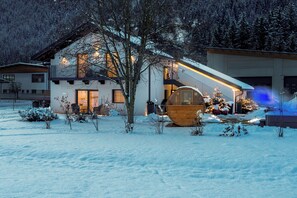 Vista frontal de la propiedad