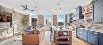 Knoxtopia: BRAND-NEW Downtown Knoxville Condo in Historic Century Building 