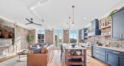 Knoxtopia: BRAND-NEW Downtown Knoxville Condo in Historic Century Building