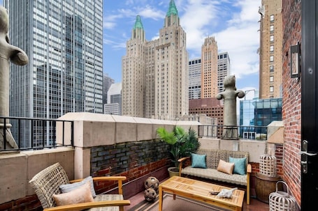 2 Connecting Suites at a 4⭐️ Hotel