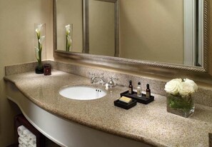 ヘアドライヤー、タオル