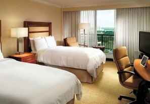 2 室のベッドルーム、デスク、アイロン / アイロン台、旅行用ベビーベッド